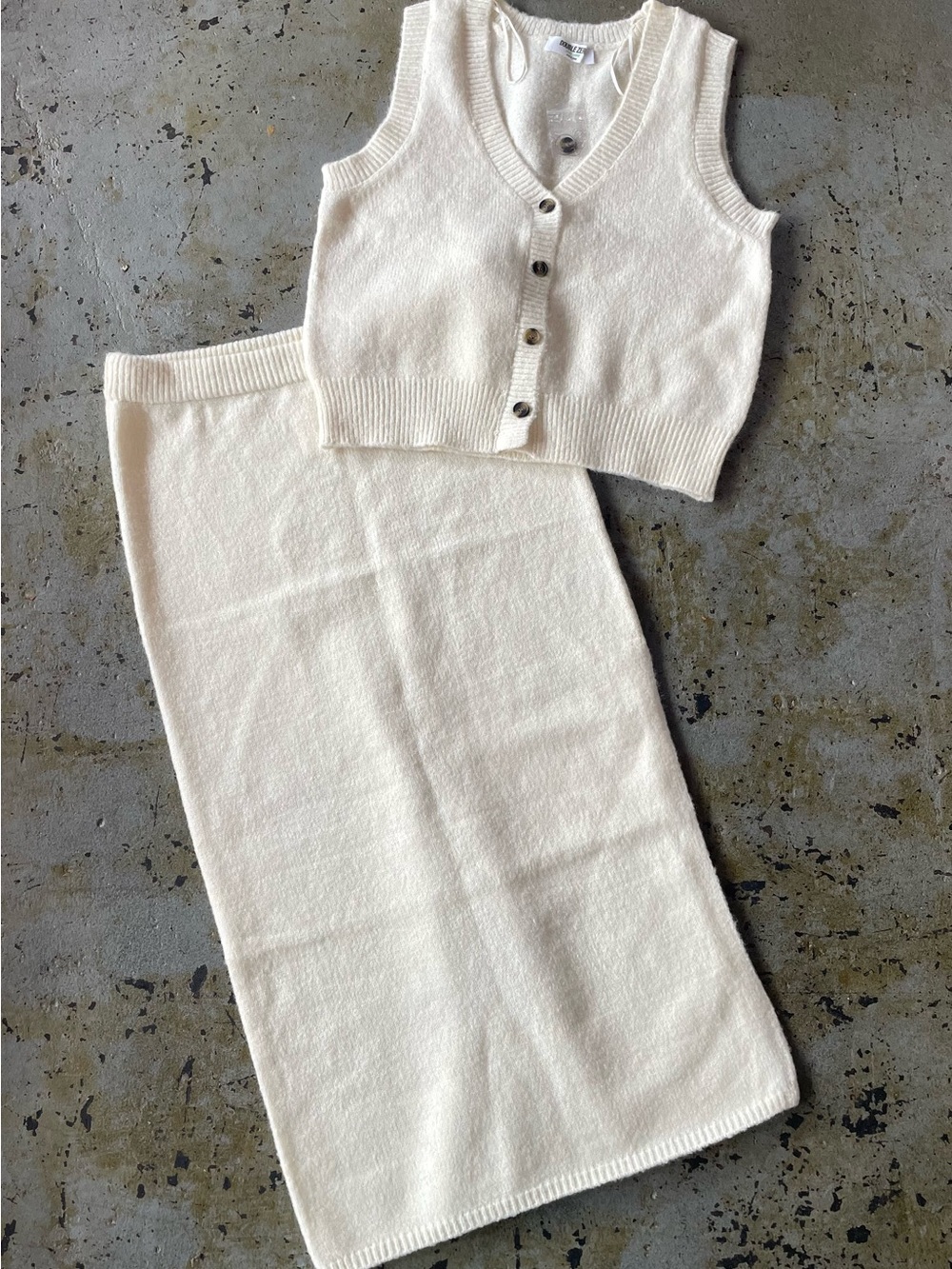 Double Zero NWOT Cream Knit Button-Front Vest & Skirt Side Slit Set Size Large